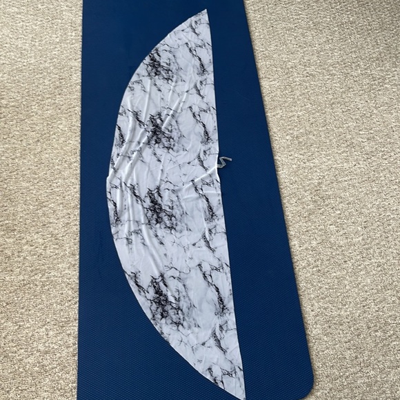 New Bikini with beach skirt , white w/ black grey shadows - Picture 4 of 4